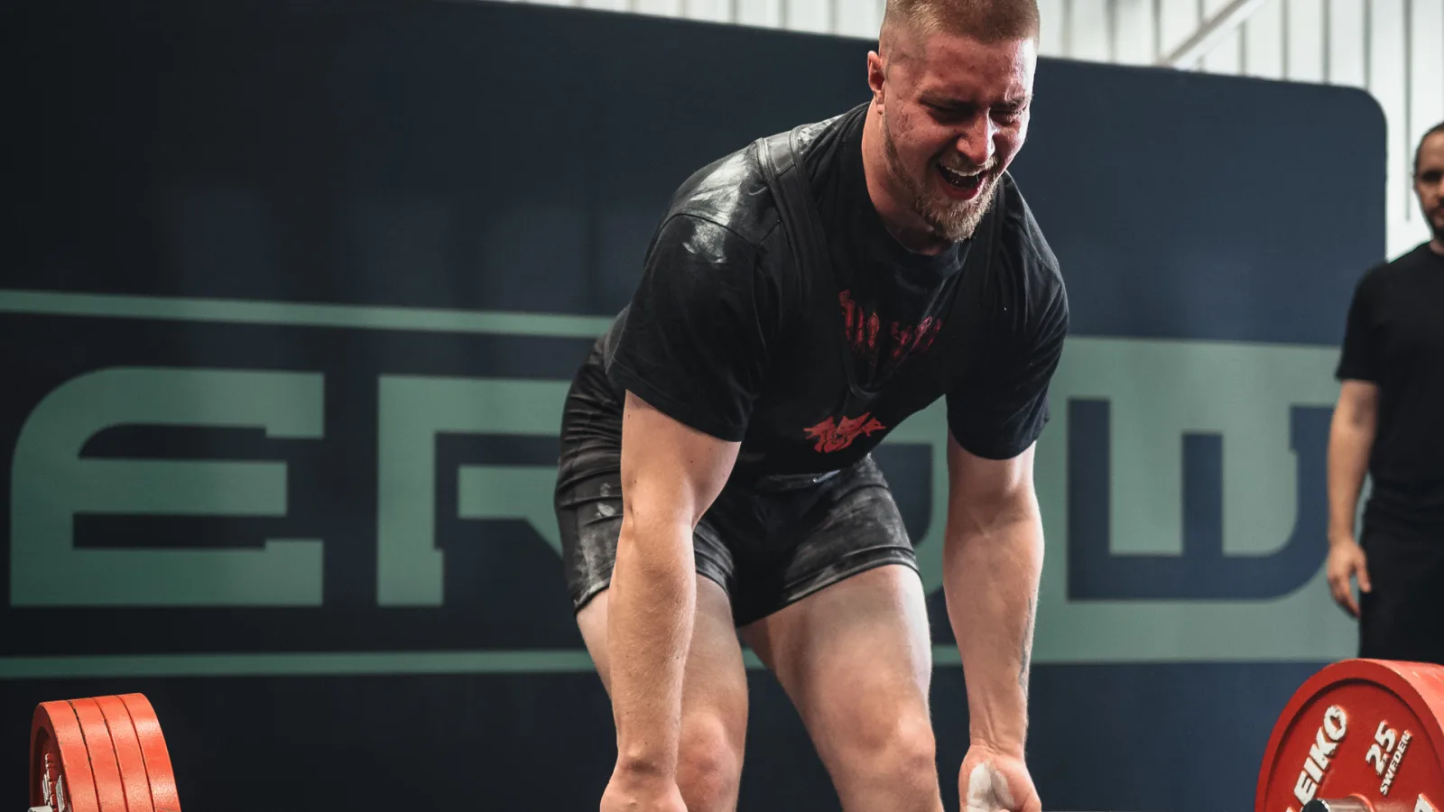 A lifter grinding a heavy deadlift off the floor at Kilo Classic III, ZeroW Wales